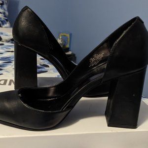 Women's black pump/ heel